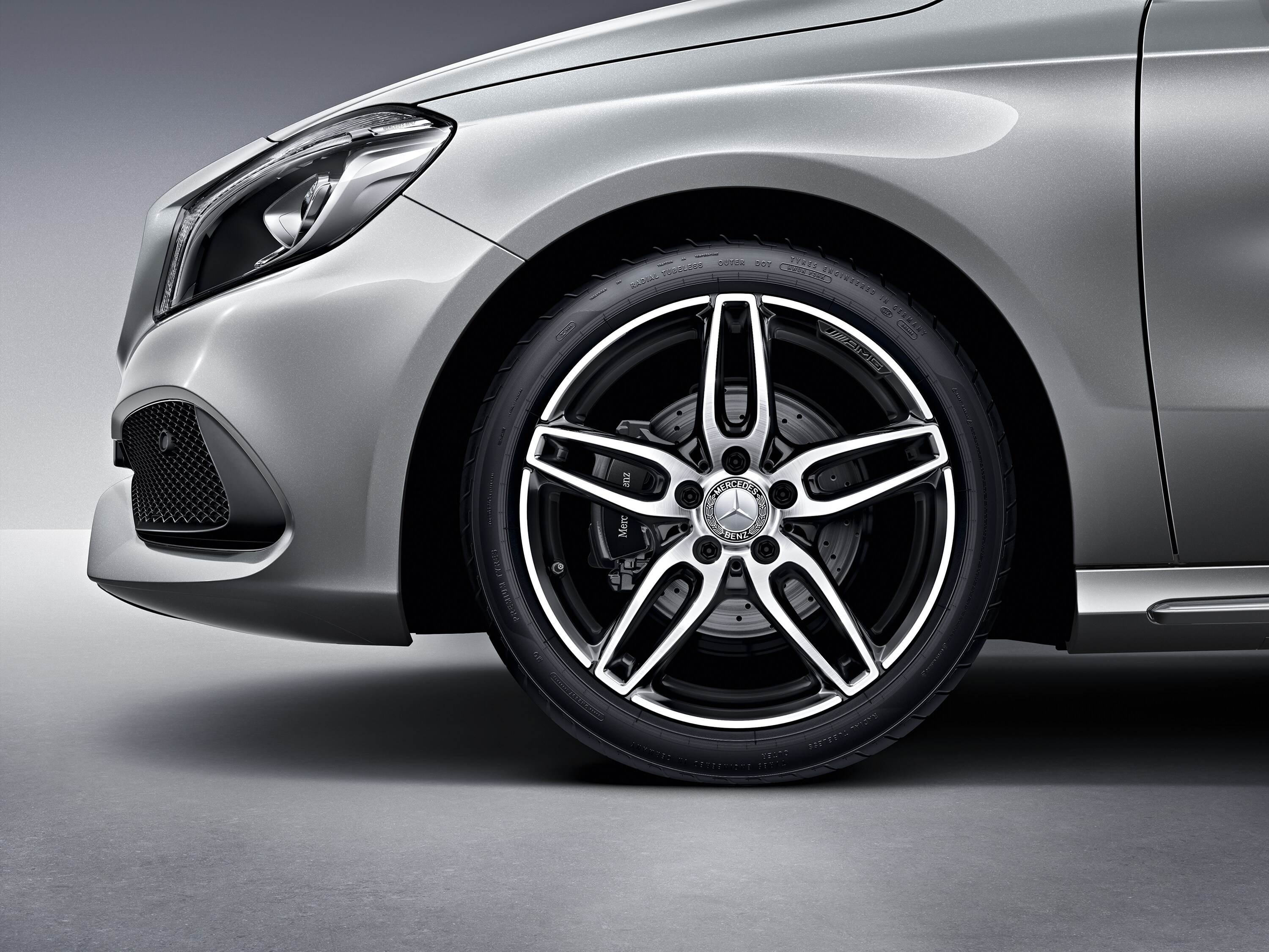 AMG 5-twin-spoke wheel, 45.7 cm (18-inch) - 7,5 J x 18 ET 52, black, high-sheen
