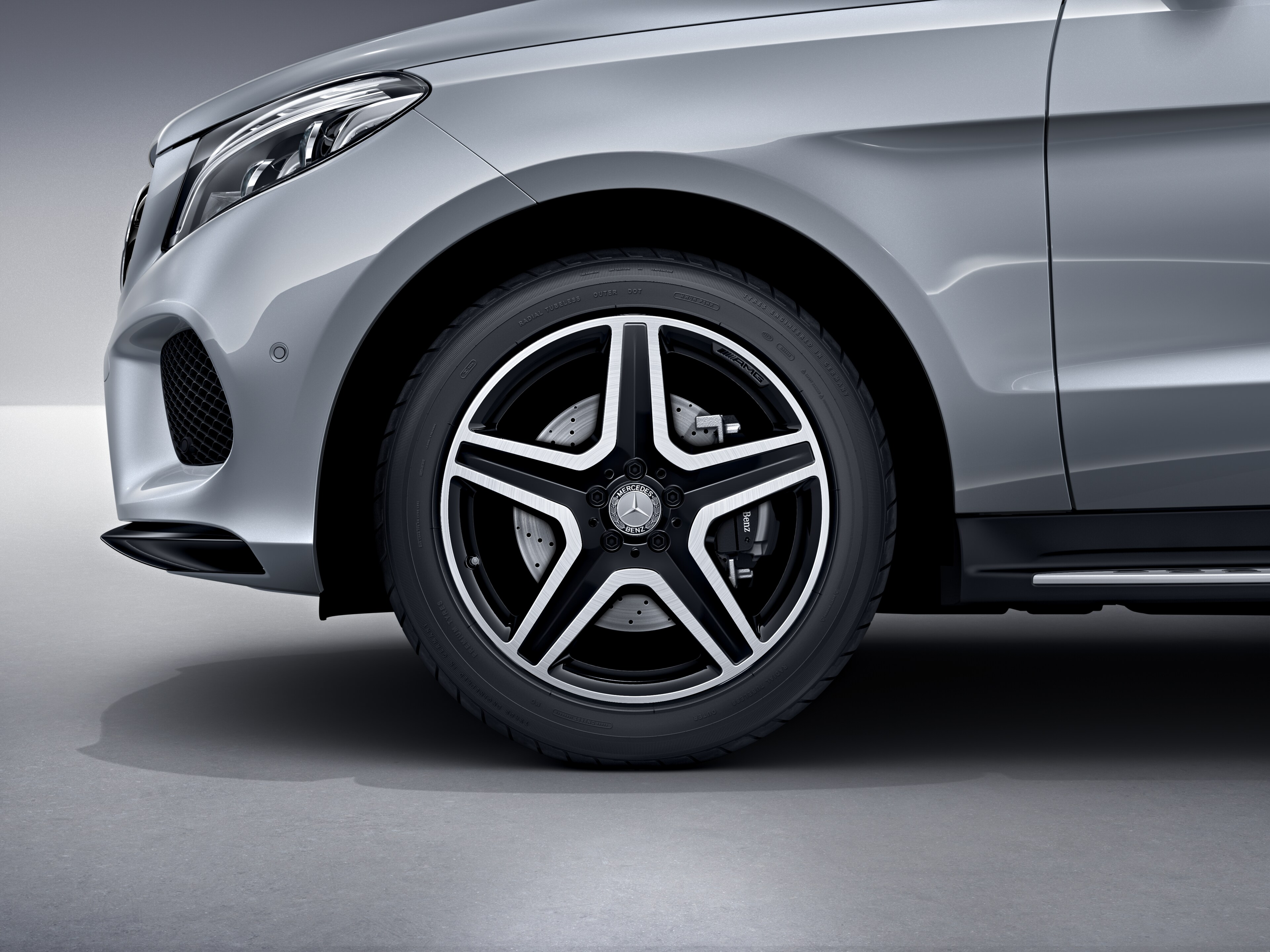 AMG 5-spoke wheel, 50.8 cm (20-inch) - 9 J x 20 ET 57, black, high-sheen