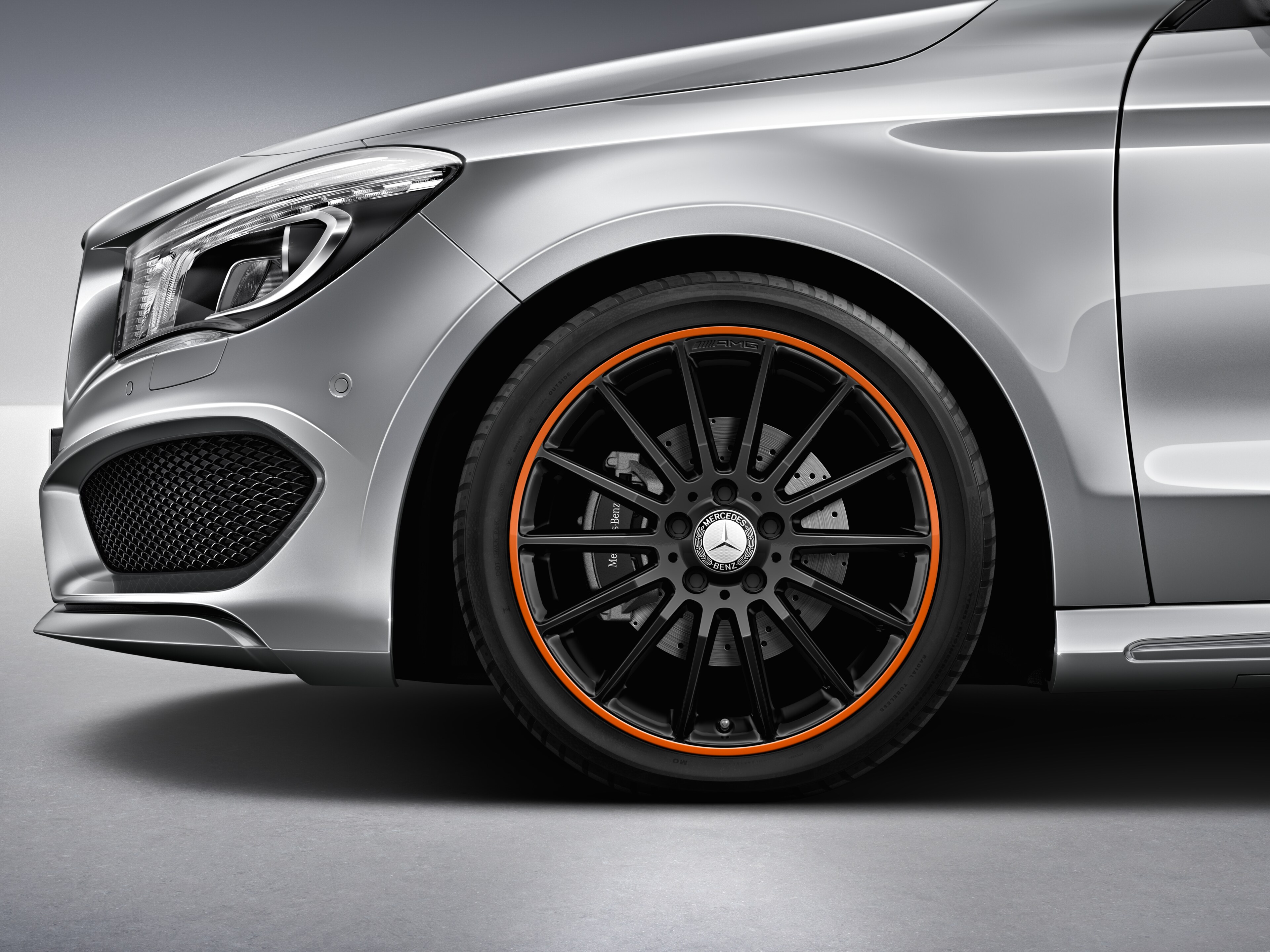 AMG multi-spoke wheel, 45.7 cm (18-inch), Rim flange, painted orange - 7,5 J x 18 ET 52, black